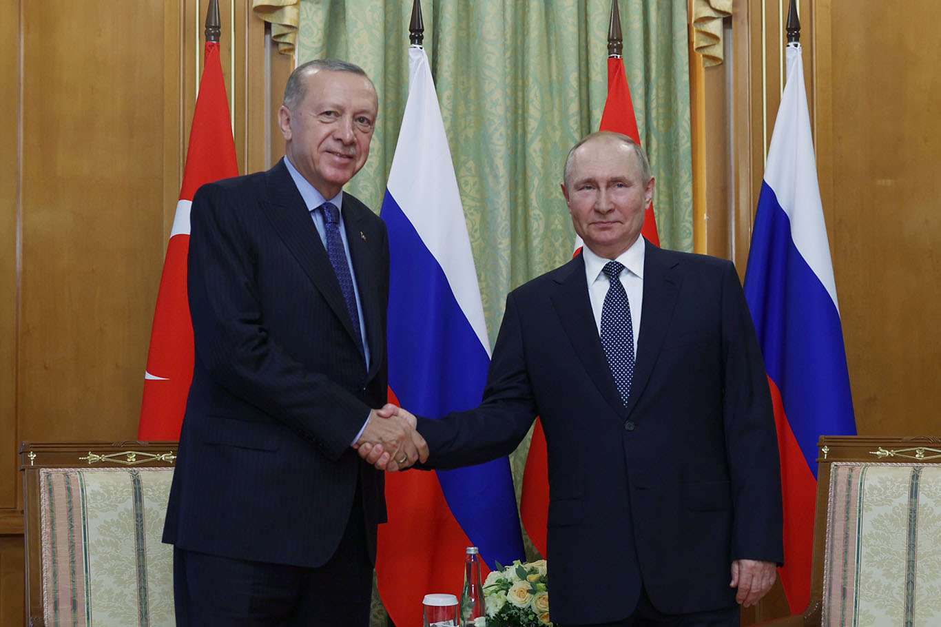 Cumhurbaşkanı Erdoğan, Rusya Devlet Başkanı Putin ile bir araya geldi Cumhurbaşkanı Erdoğan, Rusya Devlet Başkanı Putin ile bir araya geldi